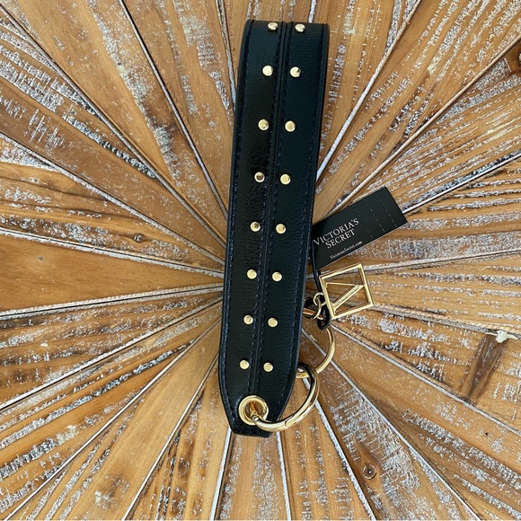 NWT Victoria’s Secret Faux Leather Wristlet with Gold Hardware - Picture 4 of 14